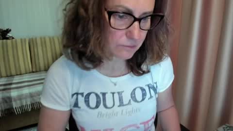 Lauraoven1 online show from May 28, 10:34 am