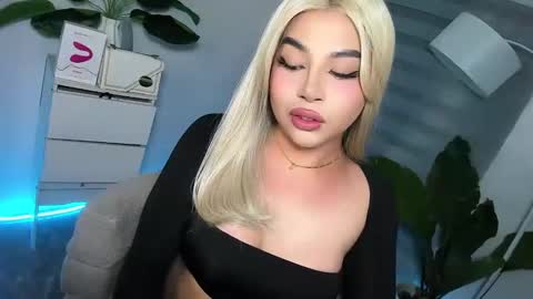 Your sweet Laura online show from March 4, 3:15 pm