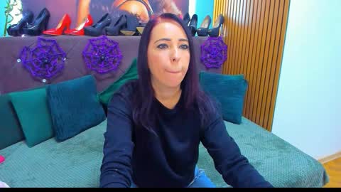 Laura online show from October 30, 4:25 am