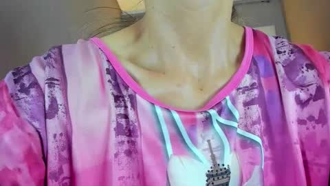 Snapshot of laurasofia45 chatting on February 6, 3:59 pm Laura Sofia online show from February 6, 3:59 pm