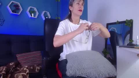 Snapshot of laurasofia45 chatting on February 28, 11:06 pm Laura Sofia online show from February 28, 11:06 pm