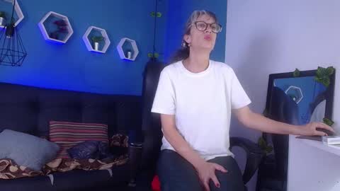 Snapshot of laurasofia45 chatting on March 1, 11:12 am Laura Sofia online show from March 1, 11:12 am