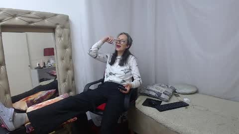 Laura Sofia online show from April 10, 12:38 am