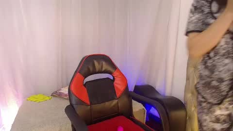 Laura Sofia online show from May 5, 2:25 pm