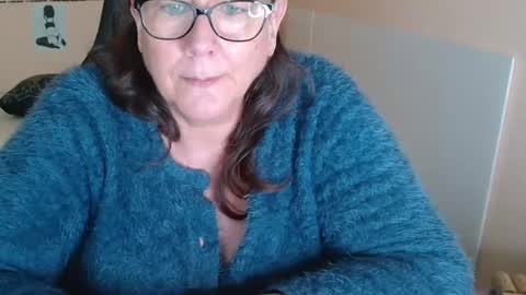 laureanne online show from December 9, 1:55 pm