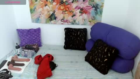 Snapshot of lauren_59 chatting on June 24, 7:13 pm Lauren online show from June 24, 7:13 pm
