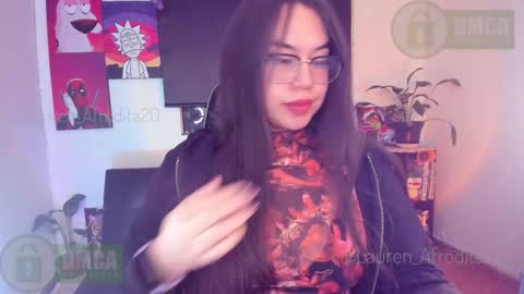 Snapshot of lauren_afrodita chatting on March 10, 3:55 am Im Lauren independent model online show from March 10, 3:55 am