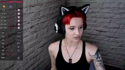 Snapshot of lauren_raquel chatting on June 4, 6:36 pm Eva online show from June 4, 6:36 pm