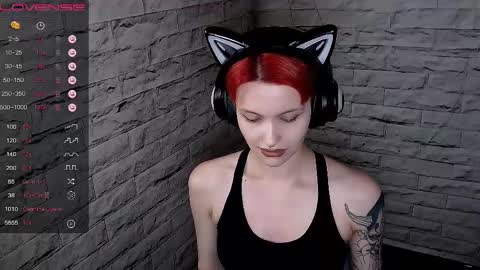 Snapshot of lauren_raquel chatting on June 6, 4:12 pm Eva online show from June 6, 4:12 pm
