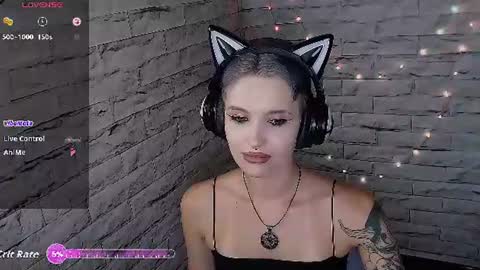 Snapshot of lauren_raquel chatting on August 2, 1:31 pm Eva online show from August 2, 1:31 pm