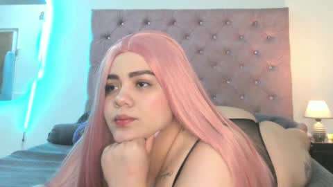 Snapshot of laurenlaine99 chatting on June 27, 1:21 am laurenlaine online show from June 27, 1:21 am