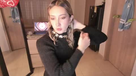 laurenn_111 online show from May 12, 3:58 am