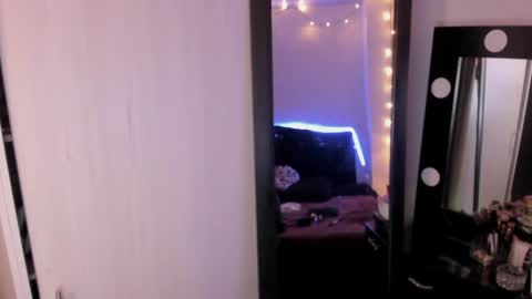laurenn_111 online show from May 24, 5:01 am
