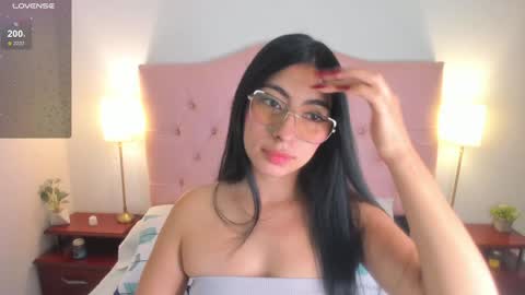 Snapshot of laurenn_smitth chatting on January 13, 12:35 pm laurenn_smitth online show from January 13, 12:35 pm