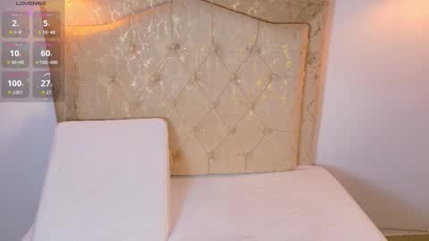 laurenn_smitth online show from March 17, 12:41 pm