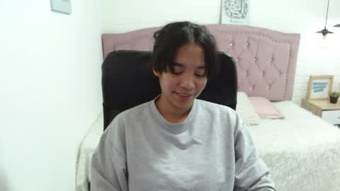 Snapshot of laurent1_ chatting on January 19, 2:25 am laurent online show from January 19, 2:25 am