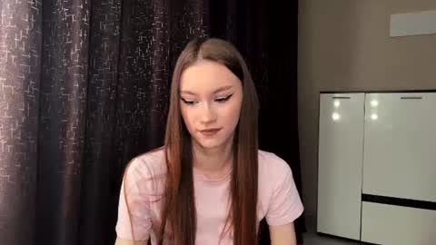 Snapshot of lauresroczynski chatting on August 1, 8:19 pm Angelina online show from August 1, 8:19 pm
