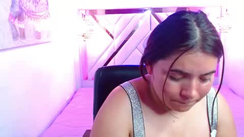 laura  online show from May 15, 7:54 pm