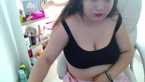 laura  online show from May 18, 8:03 pm