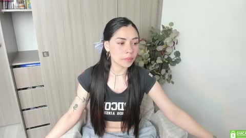 Snapshot of lauryn_chills chatting on May 23, 6:56 pm Lauryn online show from May 23, 6:56 pm