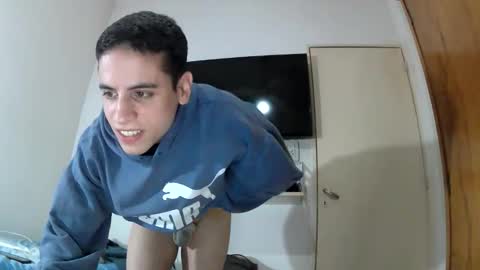 Snapshot of lauti_twink chatting on November 25, 7:41 am Lautaro online show from November 25, 7:41 am