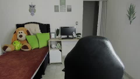 Snapshot of lauu7 chatting on July 3, 12:17 am lauu7 online show from July 3, 12:17 am