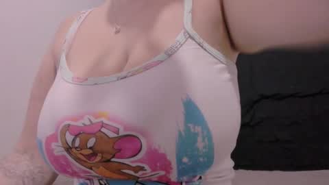 Lauu G online show from November 5, 10:15 am