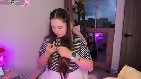 Snapshot of lauu_r chatting on September 18, 10:56 pm online show from September 18, 10:56 pm