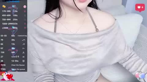 Snapshot of lavender_02 chatting on June 13, 10:18 pm Tina online show from June 13, 10:18 pm