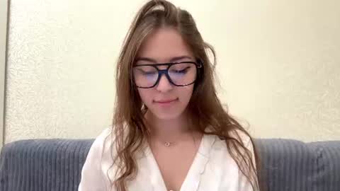 Snapshot of lavonebotten chatting on July 6, 11:07 am Elina online show from July 6, 11:07 am