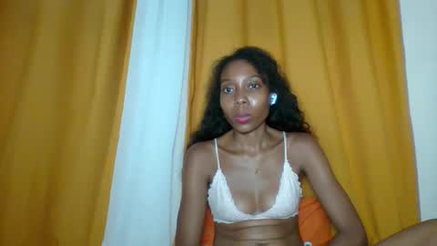 layannek online show from February 7, 7:06 pm