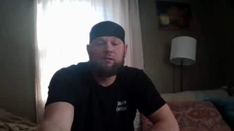 Snapshot of layinlow42 chatting on February 1, 7:44 pm layinlow42 online show from February 1, 7:44 pm