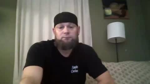 Snapshot of layinlow42 chatting on October 14, 3:18 am layinlow42 online show from October 14, 3:18 am