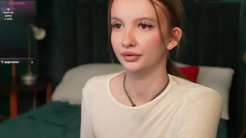 Snapshot of layla_bloom chatting on April 21, 5:50 pm Your sweet girl-next-door online show from April 21, 5:50 pm