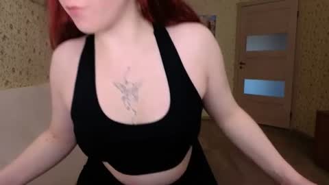 Snapshot of layla_glam chatting on June 12, 3:55 pm layla_glam online show from June 12, 3:55 pm