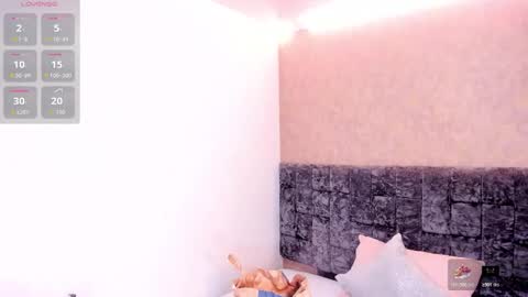 L A Y L A online show from November 15, 12:13 pm