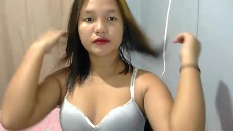 Snapshot of laylanimfa chatting on May 3, 9:48 am Nimfa online show from May 3, 9:48 am