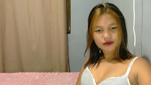 Snapshot of laylanimfa chatting on May 4, 9:16 am Nimfa online show from May 4, 9:16 am