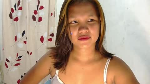 Snapshot of laylanimfa chatting on May 17, 12:01 pm Nimfa online show from May 17, 12:01 pm