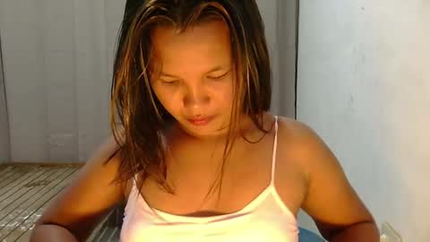 Snapshot of laylanimfa chatting on May 24, 12:43 pm Nimfa online show from May 24, 12:43 pm