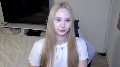 LaylaPretty001 online show from March 4, 5:24 am