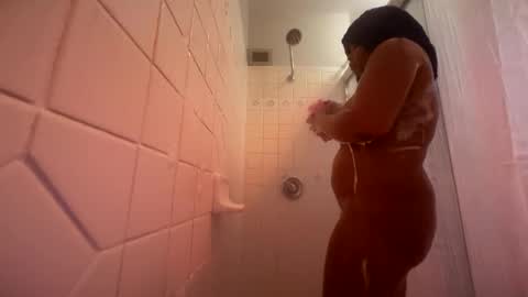 Snapshot of laylarose6 chatting on February 17, 5:52 pm Layla Ros online show from February 17, 5:52 pm