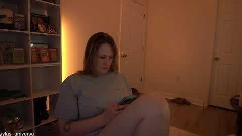 Layla Universe online show from April 4, 3:16 am