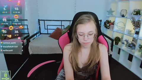 Snapshot of layriantavee chatting on December 30, 9:59 am layriantavee online show from December 30, 9:59 am