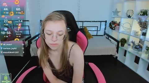 Snapshot of layriantavee chatting on December 30, 1:14 pm layriantavee online show from December 30, 1:14 pm