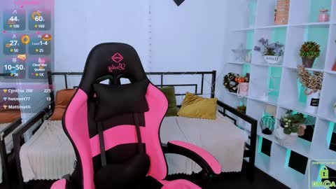 Snapshot of layriantavee chatting on January 8, 10:15 am layriantavee online show from January 8, 10:15 am