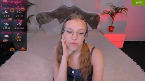 Snapshot of layriantavee chatting on January 13, 7:43 am layriantavee online show from January 13, 7:43 am