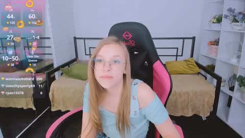 Snapshot of layriantavee chatting on February 6, 1:54 pm layriantavee online show from February 6, 1:54 pm