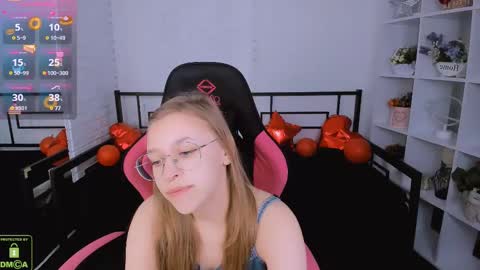 Snapshot of layriantavee chatting on February 20, 7:01 am layriantavee online show from February 20, 7:01 am