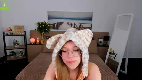 Snapshot of layriantavee chatting on March 3, 1:20 pm layriantavee online show from March 3, 1:20 pm